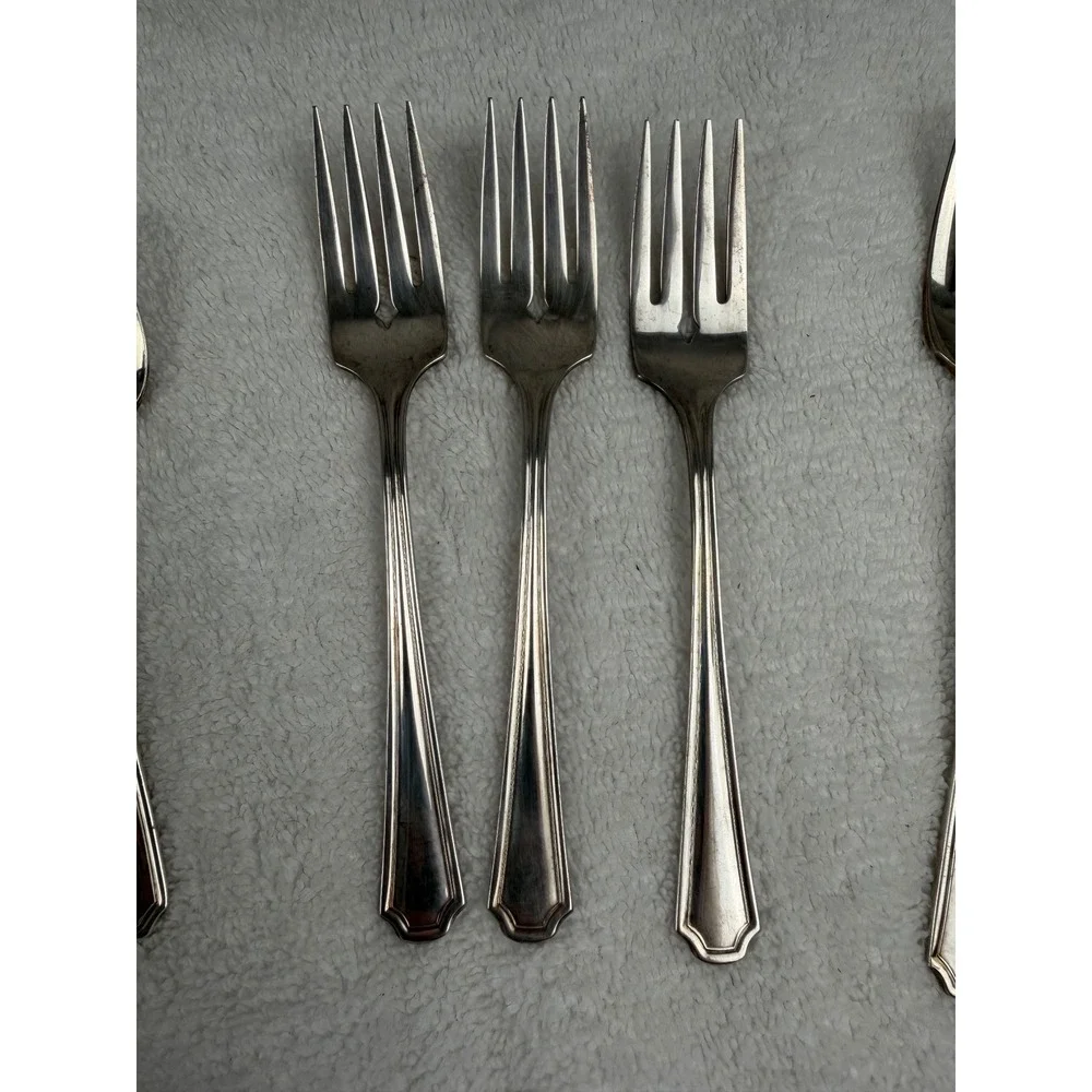 Lot of 11 Oneida Silversmiths Silverplate Balmoral Teaspoons Dinner Salad Forks